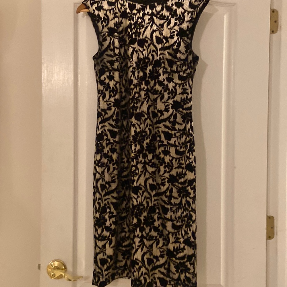 Vince Camuto black and gold velvety size 8